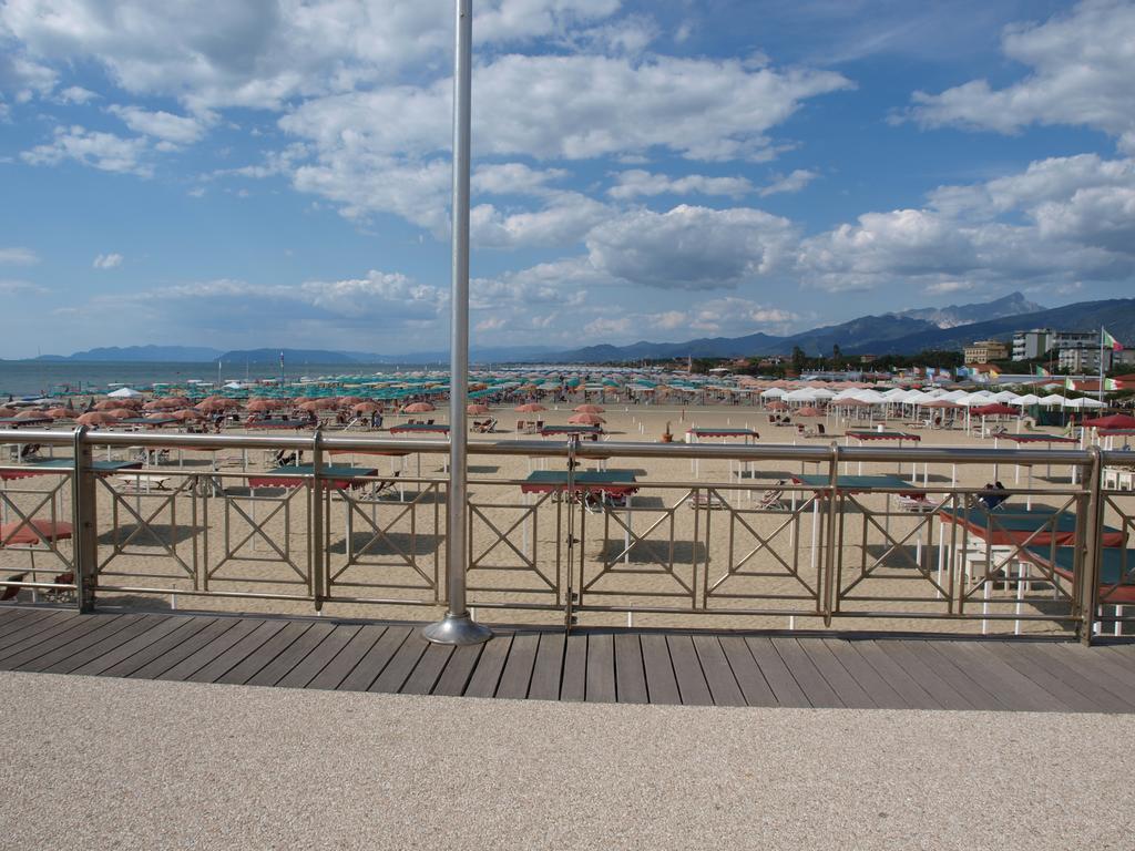 Il Pontile Holidays Apartment Marina di Pietrasanta Kamer foto