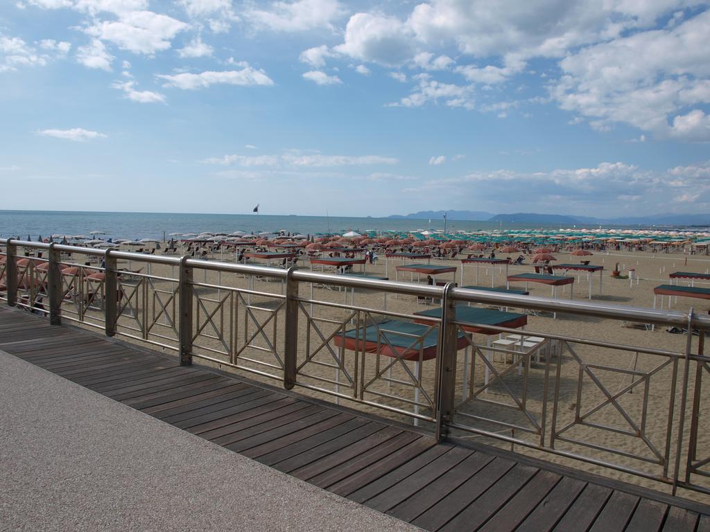 Il Pontile Holidays Apartment Marina di Pietrasanta Kamer foto