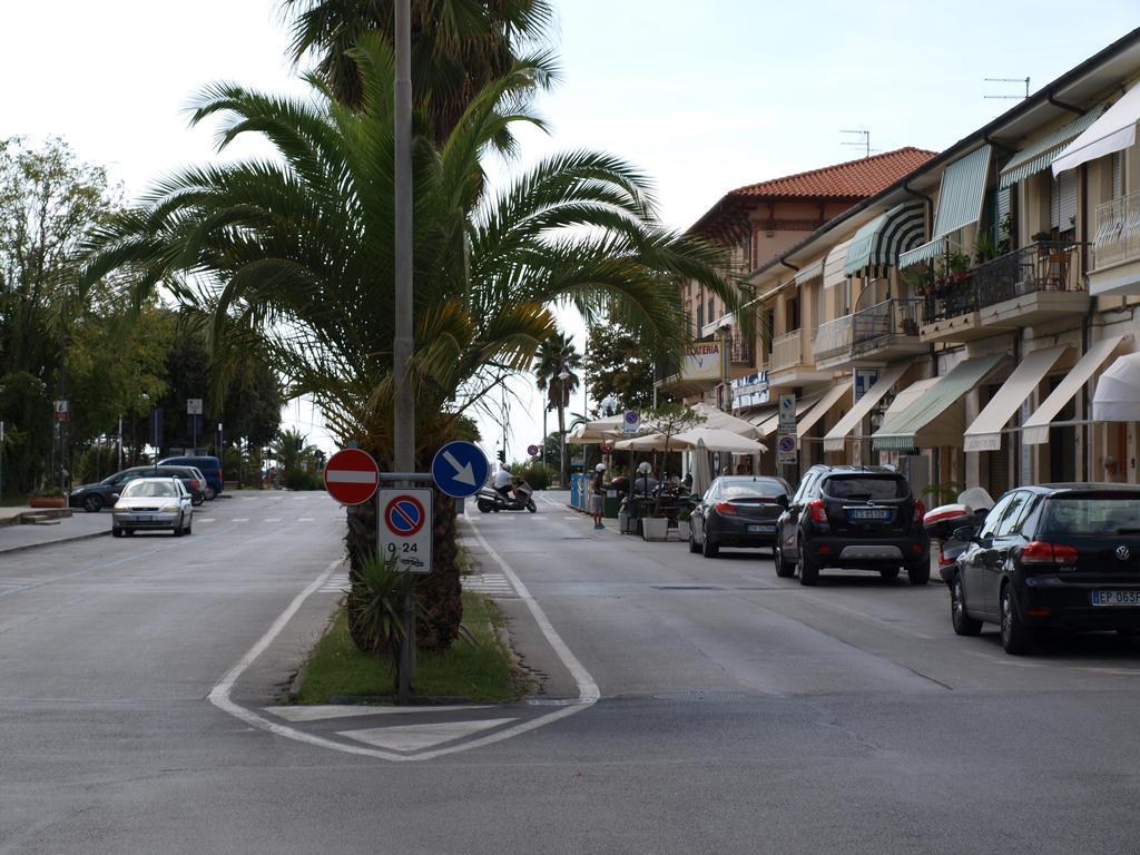 Il Pontile Holidays Apartment Marina di Pietrasanta Kamer foto