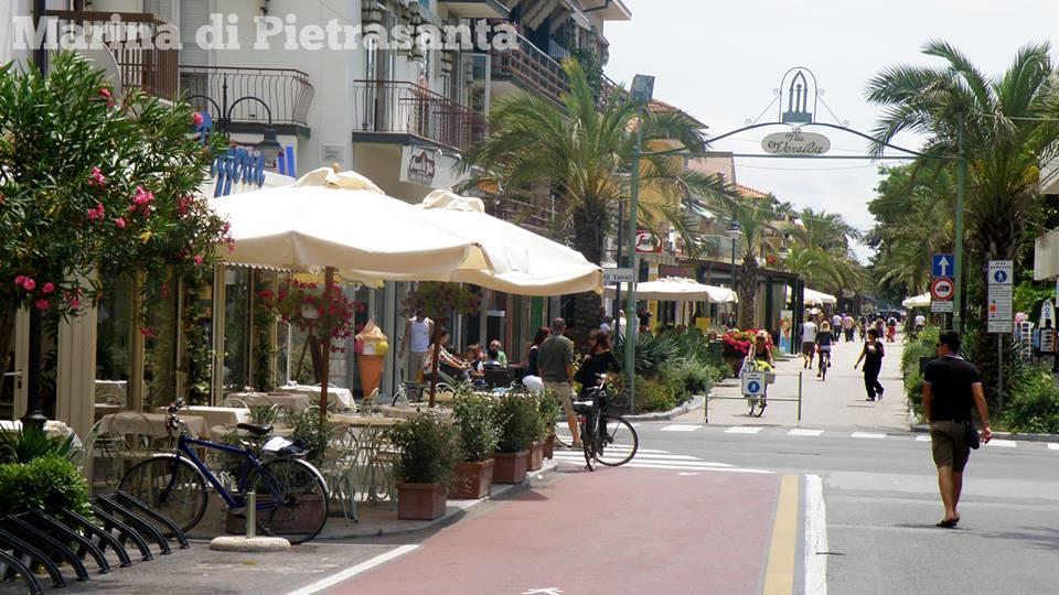 Il Pontile Holidays Apartment Marina di Pietrasanta Buitenkant foto